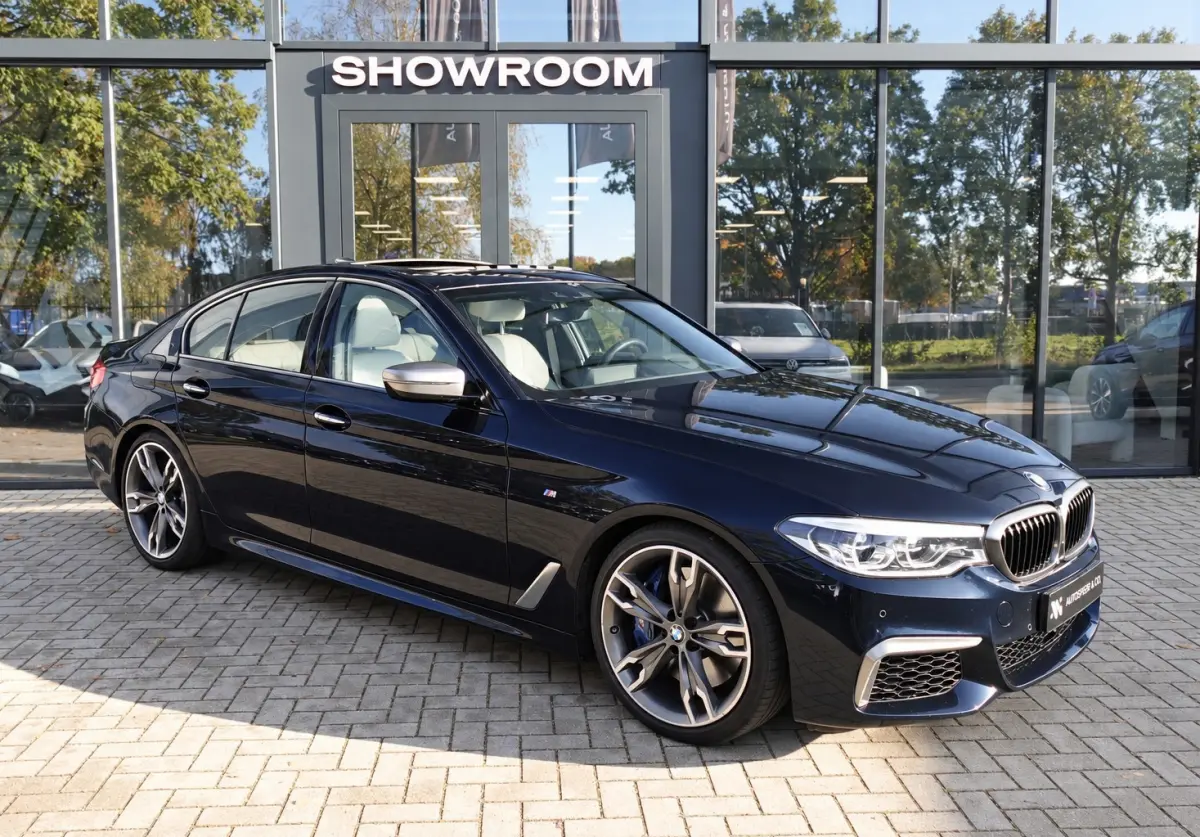 M550i xDrive PANO HUD HARMAN VOL