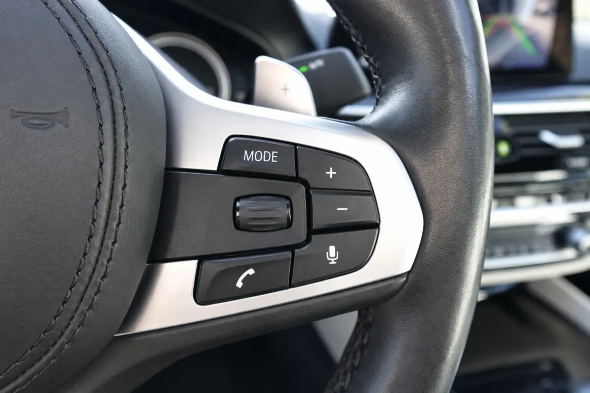 M550i xDrive PANO HUD HARMAN VOL