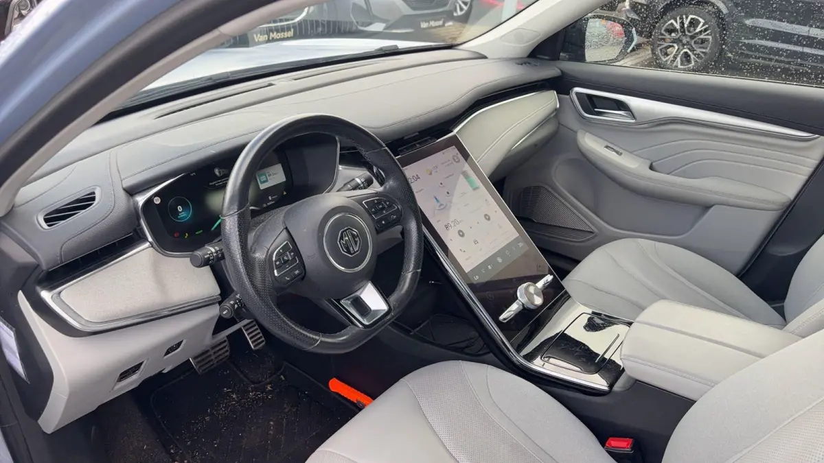 Performance AWD 70 kWh | Panoramisch Schuifkanteldak | Stoelventilatie | Lichtgrijs interieur