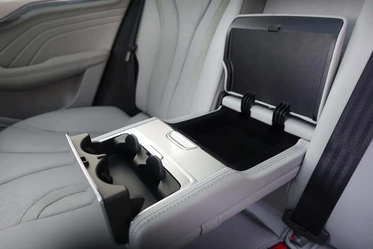 Performance AWD 70 kWh | Panoramisch Schuifkanteldak | Stoelventilatie | Lichtgrijs interieur