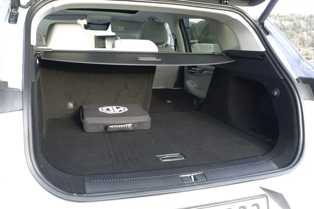 Performance AWD 70 kWh | Panoramisch Schuifkanteldak | Stoelventilatie | Lichtgrijs interieur