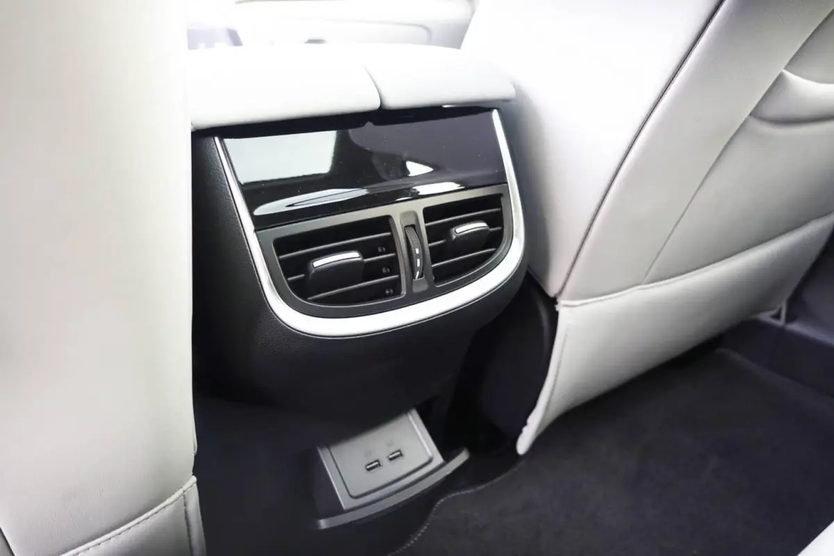 Performance AWD 70 kWh | Panoramisch Schuifkanteldak | Stoelventilatie | Lichtgrijs interieur