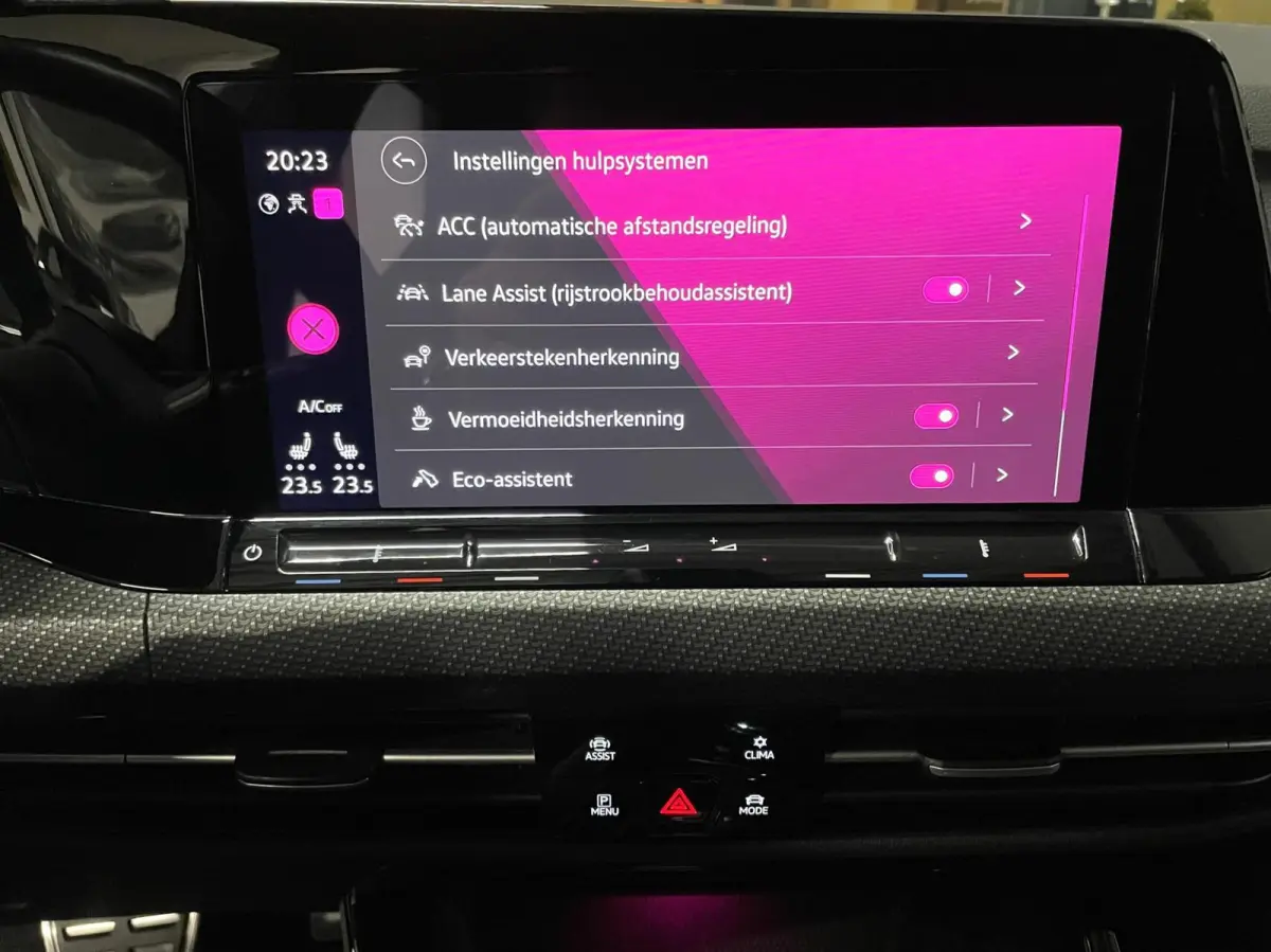 1.5 TSI R-Line Black Style/ Cam/ H&K/ Keyless/ IQ/ 18''LMV/ CarPlay