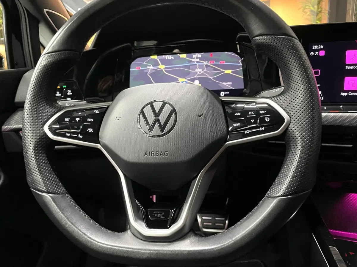 1.5 TSI R-Line Black Style/ Cam/ H&K/ Keyless/ IQ/ 18''LMV/ CarPlay