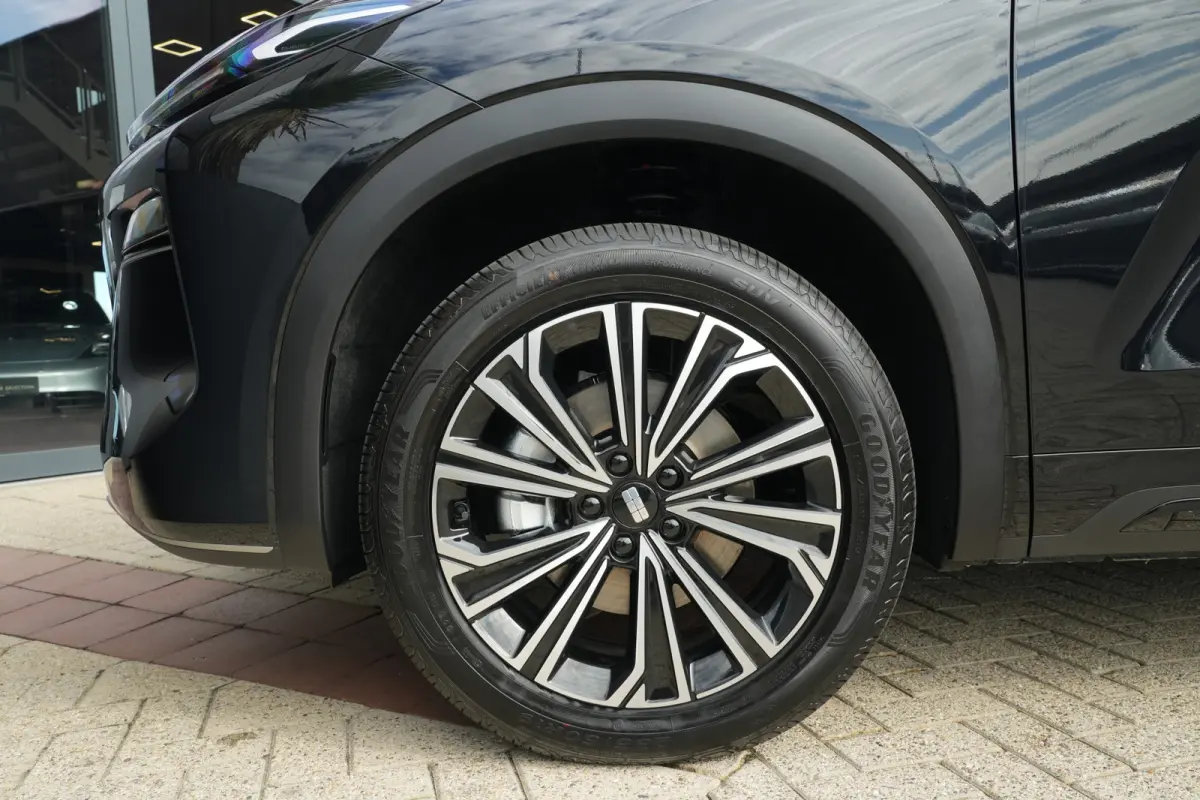 1.5 Max+ | PHEV | 262 PK | Panoramadak | 360° camera | Massage | Stoelverwarming | GEELY Starray EM-i 1.5 Max+ 262 PK met 1.5 liter 4-cilinder hybride benzinemotor, panoramadak, lederen bek