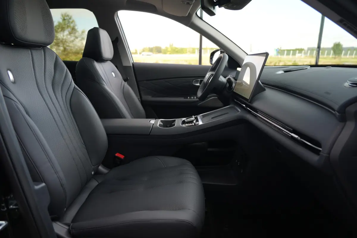 1.5 Max+ | PHEV | 262 PK | Panoramadak | 360° camera | Massage | Stoelverwarming | GEELY Starray EM-i 1.5 Max+ 262 PK met 1.5 liter 4-cilinder hybride benzinemotor, panoramadak, lederen bek