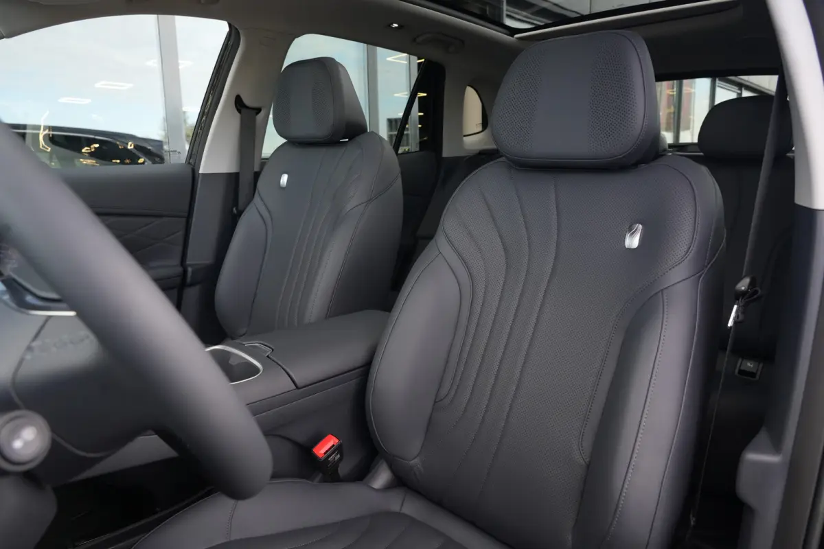 1.5 Max+ | PHEV | 262 PK | Panoramadak | 360° camera | Massage | Stoelverwarming | GEELY Starray EM-i 1.5 Max+ 262 PK met 1.5 liter 4-cilinder hybride benzinemotor, panoramadak, lederen bek