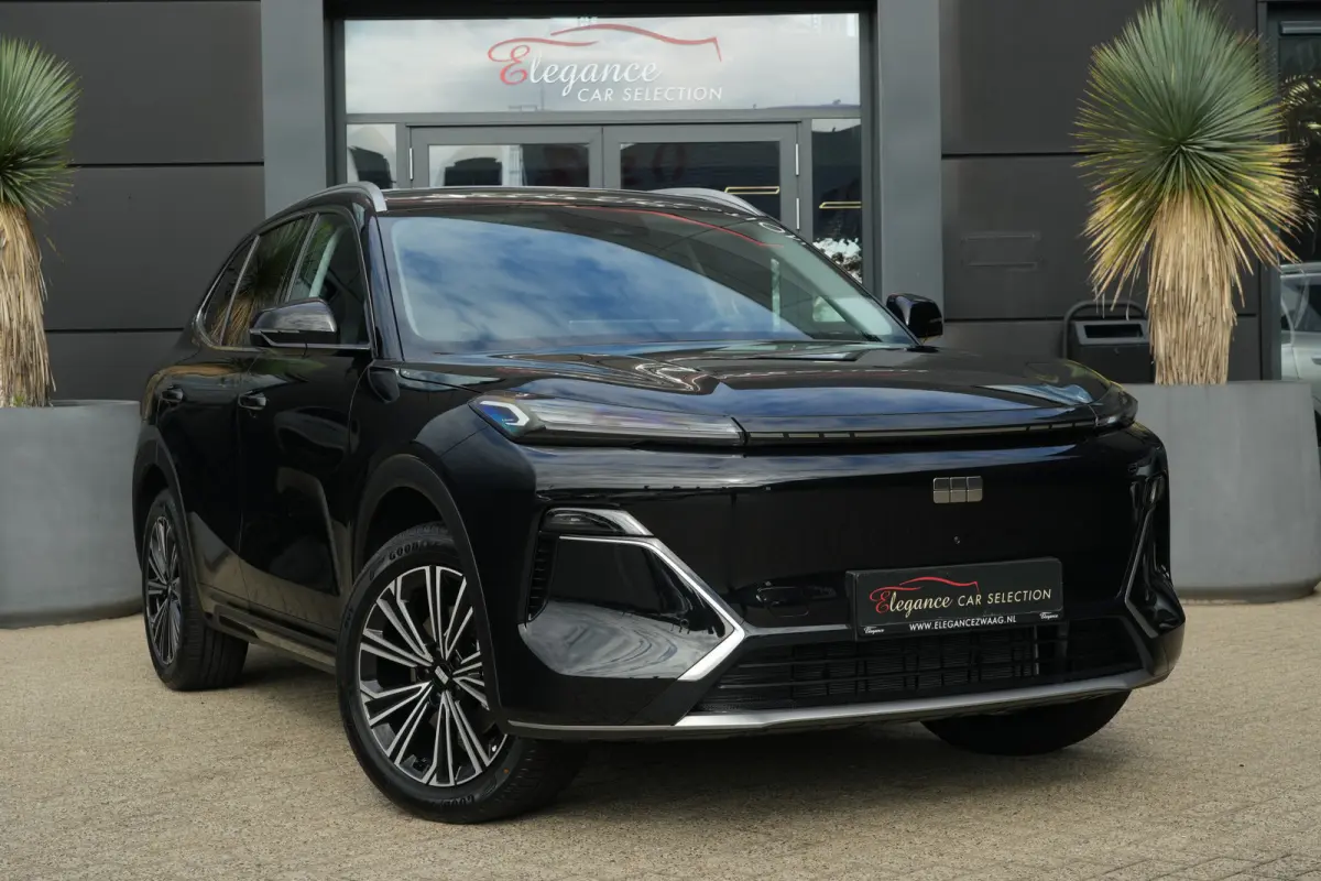 1.5 Max+ | PHEV | 262 PK | Panoramadak | 360° camera | Massage | Stoelverwarming | GEELY Starray EM-i 1.5 Max+ 262 PK met 1.5 liter 4-cilinder hybride benzinemotor, panoramadak, lederen bek