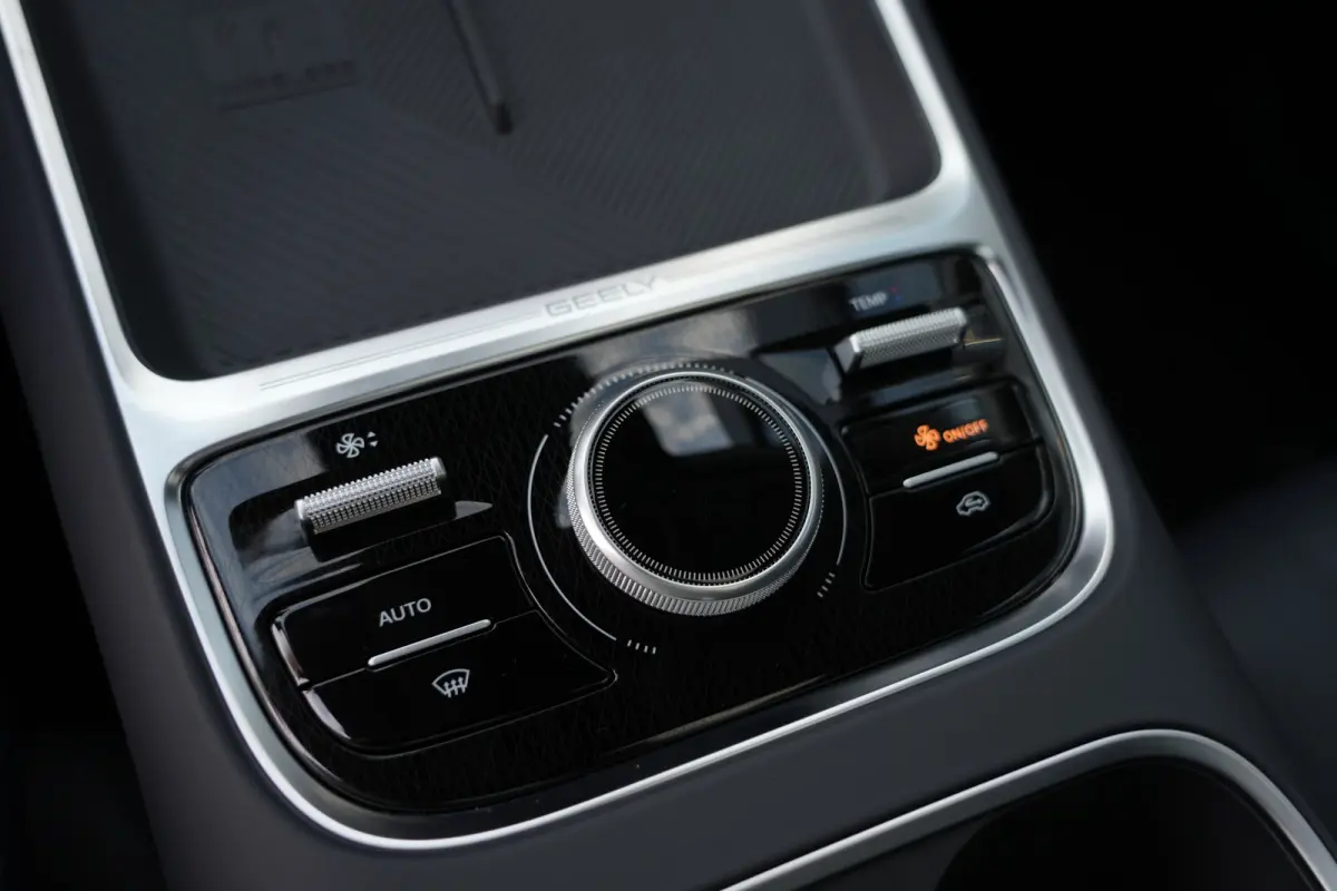 1.5 Max+ | PHEV | 262 PK | Panoramadak | 360° camera | Massage | Stoelverwarming | GEELY Starray EM-i 1.5 Max+ 262 PK met 1.5 liter 4-cilinder hybride benzinemotor, panoramadak, lederen bek