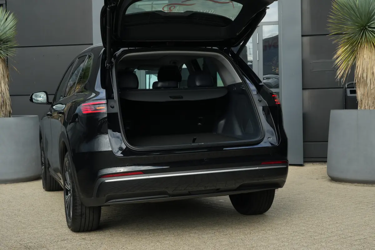 1.5 Max+ | PHEV | 262 PK | Panoramadak | 360° camera | Massage | Stoelverwarming | GEELY Starray EM-i 1.5 Max+ 262 PK met 1.5 liter 4-cilinder hybride benzinemotor, panoramadak, lederen bek