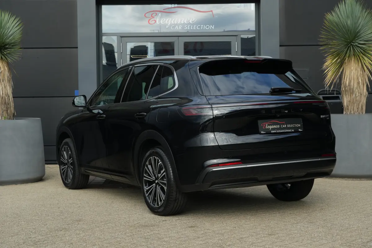 1.5 Max+ | PHEV | 262 PK | Panoramadak | 360° camera | Massage | Stoelverwarming | GEELY Starray EM-i 1.5 Max+ 262 PK met 1.5 liter 4-cilinder hybride benzinemotor, panoramadak, lederen bek