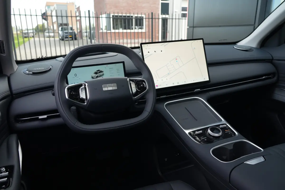 1.5 Max+ | PHEV | 262 PK | Panoramadak | 360° camera | Massage | Stoelverwarming | GEELY Starray EM-i 1.5 Max+ 262 PK met 1.5 liter 4-cilinder hybride benzinemotor, panoramadak, lederen bek