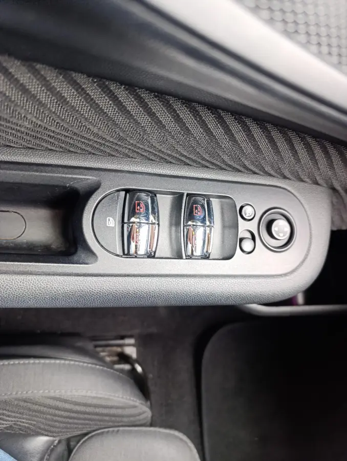 1.5 Cooper Chili Business Plus | BTW-auto | Stoelverwarming | Led-koplampen | Climate Control | Cruise Control | Navigatie | Automaat | Parkeersensoren voor+achter