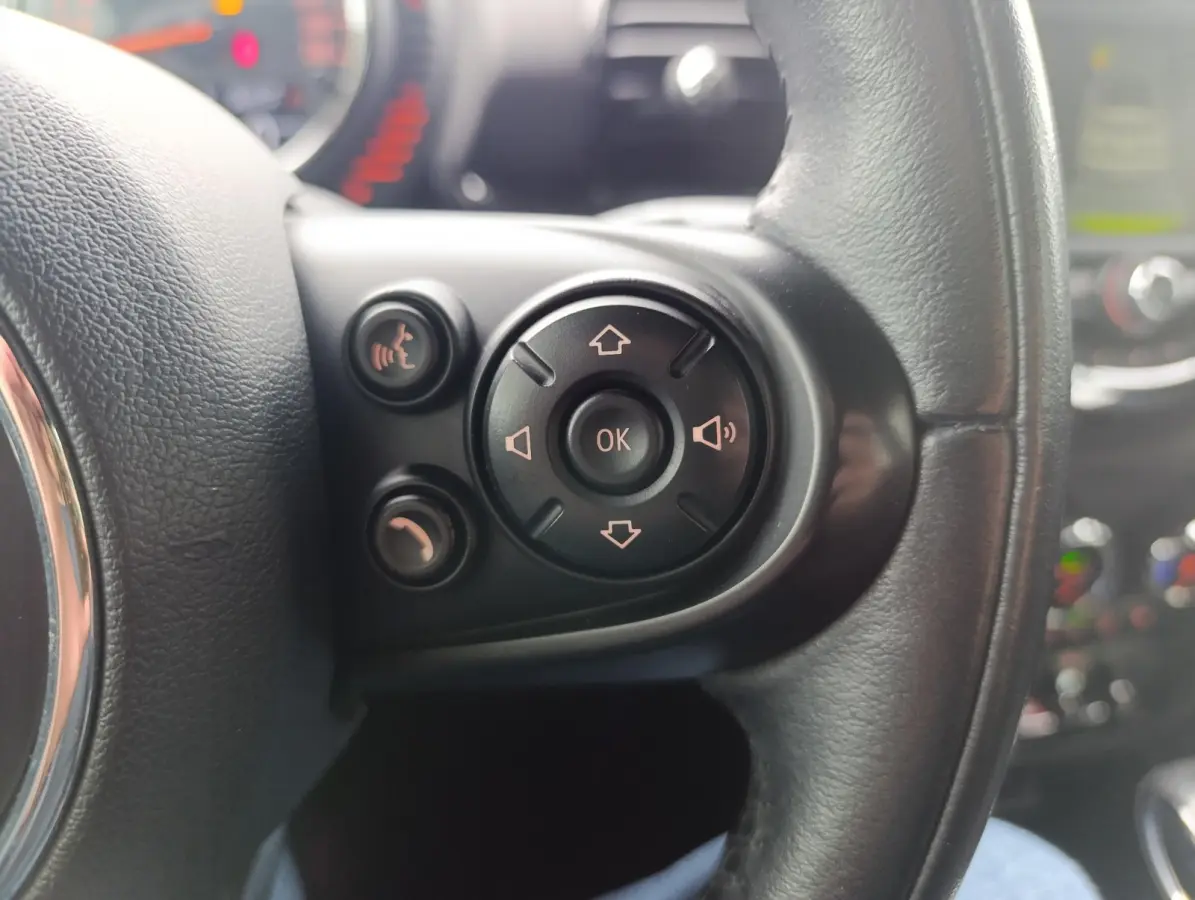 1.5 Cooper Chili Business Plus | BTW-auto | Stoelverwarming | Led-koplampen | Climate Control | Cruise Control | Navigatie | Automaat | Parkeersensoren voor+achter