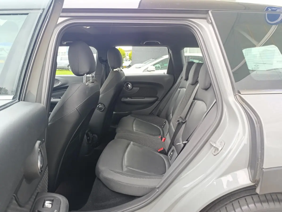 1.5 Cooper Chili Business Plus | BTW-auto | Stoelverwarming | Led-koplampen | Climate Control | Cruise Control | Navigatie | Automaat | Parkeersensoren voor+achter