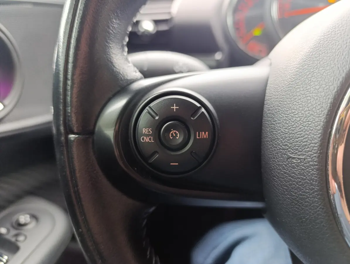 1.5 Cooper Chili Business Plus | BTW-auto | Stoelverwarming | Led-koplampen | Climate Control | Cruise Control | Navigatie | Automaat | Parkeersensoren voor+achter