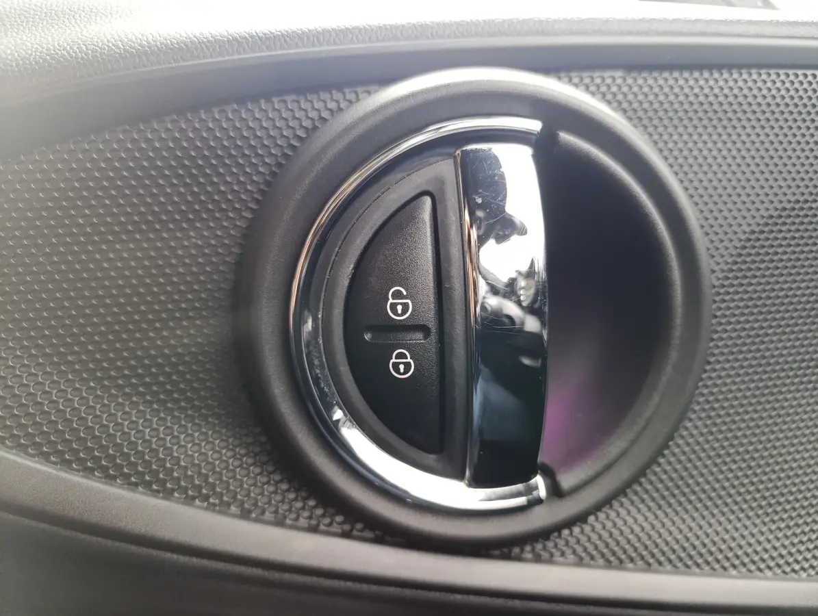 1.5 Cooper Chili Business Plus | BTW-auto | Stoelverwarming | Led-koplampen | Climate Control | Cruise Control | Navigatie | Automaat | Parkeersensoren voor+achter
