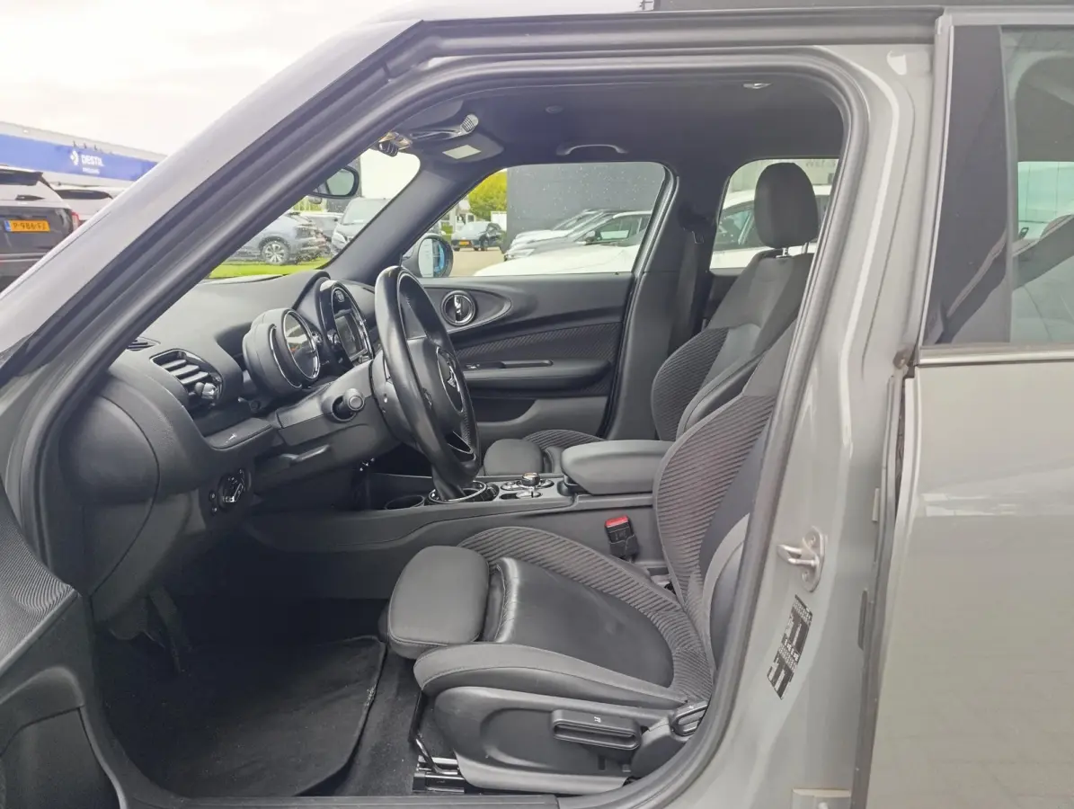 1.5 Cooper Chili Business Plus | BTW-auto | Stoelverwarming | Led-koplampen | Climate Control | Cruise Control | Navigatie | Automaat | Parkeersensoren voor+achter