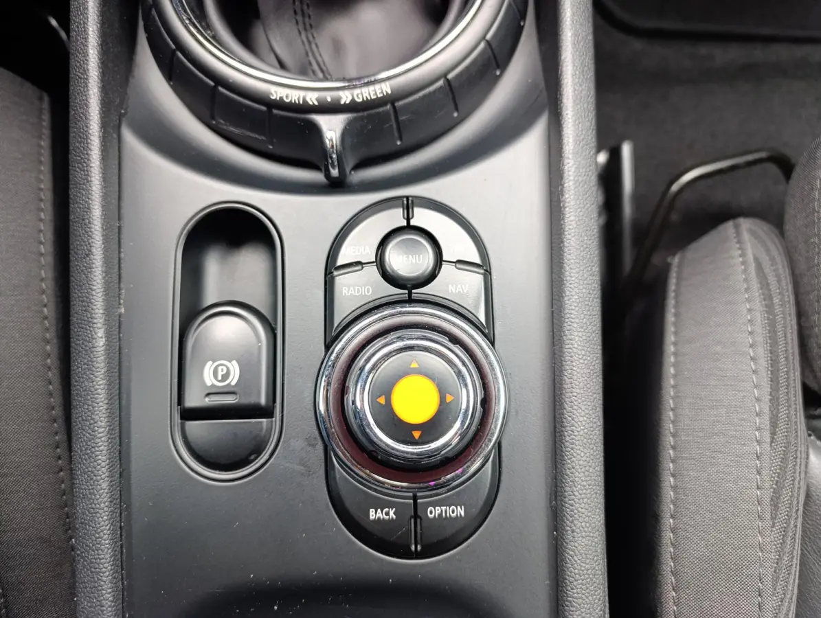 1.5 Cooper Chili Business Plus | BTW-auto | Stoelverwarming | Led-koplampen | Climate Control | Cruise Control | Navigatie | Automaat | Parkeersensoren voor+achter