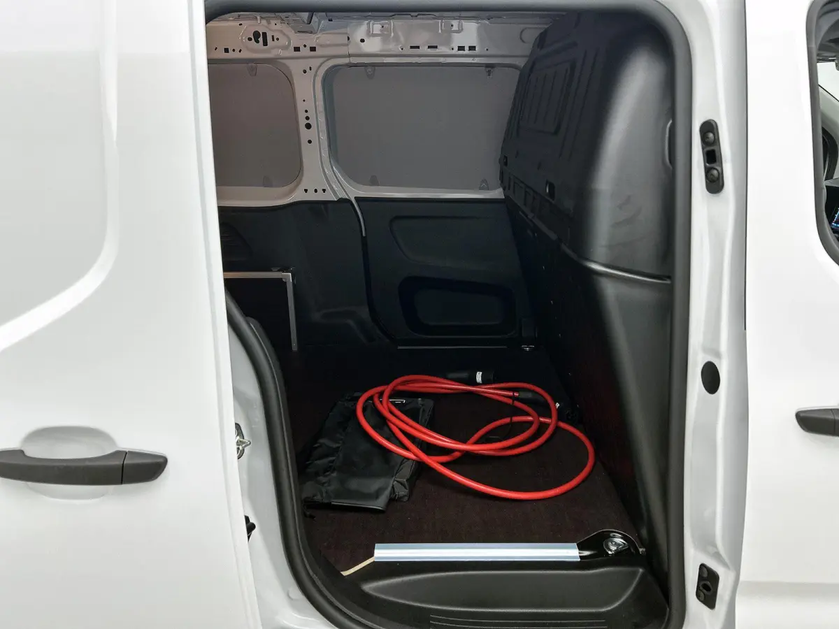 136pk L2 50 kWh Automaat | Tot 8 Jaar Garantie | Houten-Vloer | Navigatie | Airco | Cruise Control | Dodehoekdetectie | Full-LED | Camera | Apple Carplay/Android Auto |