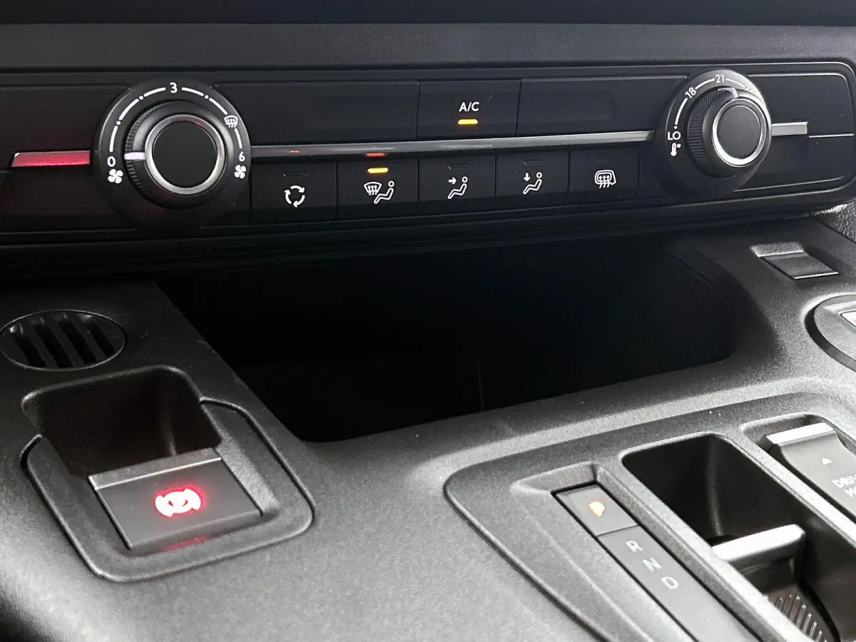 136pk L2 50 kWh Automaat | Tot 8 Jaar Garantie | Houten-Vloer | Navigatie | Airco | Cruise Control | Dodehoekdetectie | Full-LED | Camera | Apple Carplay/Android Auto |