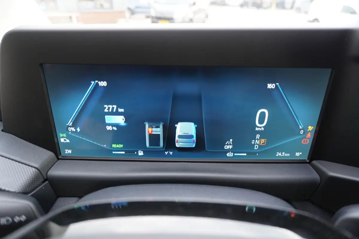 340 L2H1 Trend 71 kWh WLTP 370 km Automaat nr. V003 | Airco | Cruise | Trekhaak |  Apple CP-Android auto