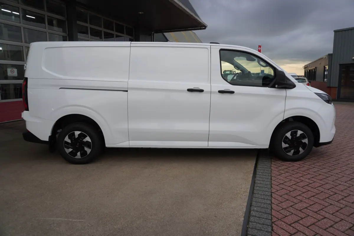 340 L2H1 Trend 71 kWh WLTP 370 km Automaat nr. V003 | Airco | Cruise | Trekhaak |  Apple CP-Android auto