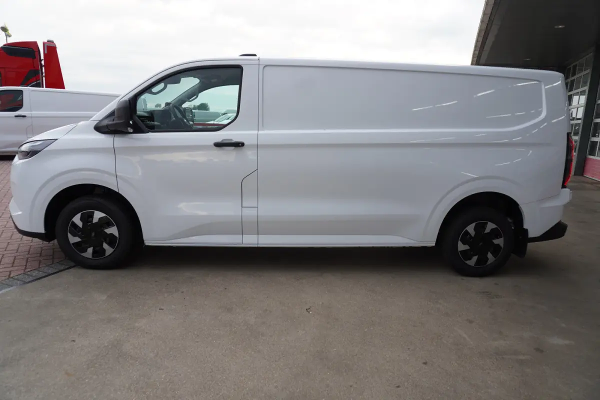 340 L2H1 Trend 71 kWh WLTP 370 km Automaat nr. V003 | Airco | Cruise | Trekhaak |  Apple CP-Android auto