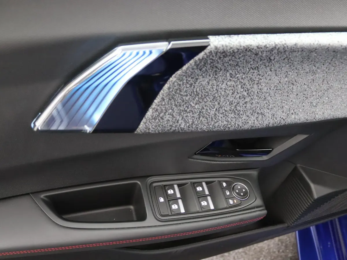 techno full hybrid E-Tech 160 pk | pack winter, safety & parking | all-season banden | verlenging connected services openR link met twee jaar |