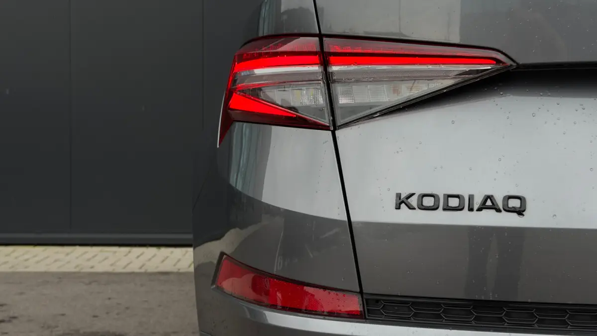 150pk 1.5 TSI Sportline Business | Panoramadak | Cruise Control | Achteruitrijcamera | Alcantara | 20" |