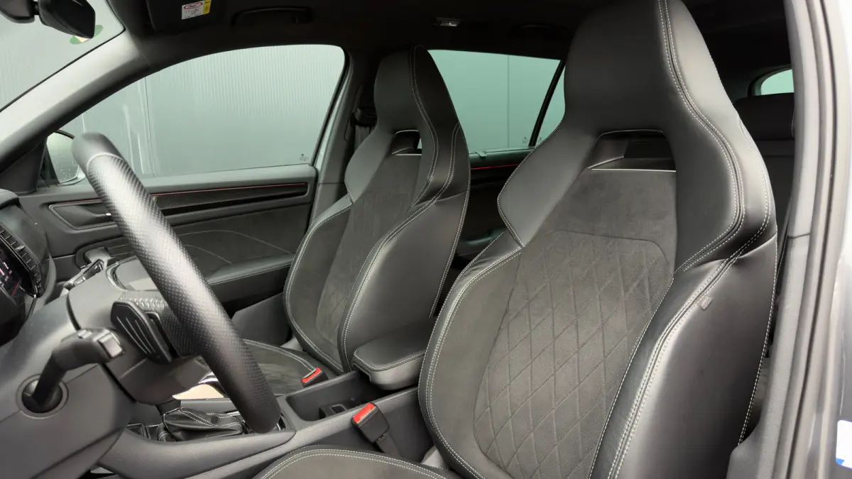 150pk 1.5 TSI Sportline Business | Panoramadak | Cruise Control | Achteruitrijcamera | Alcantara | 20" |