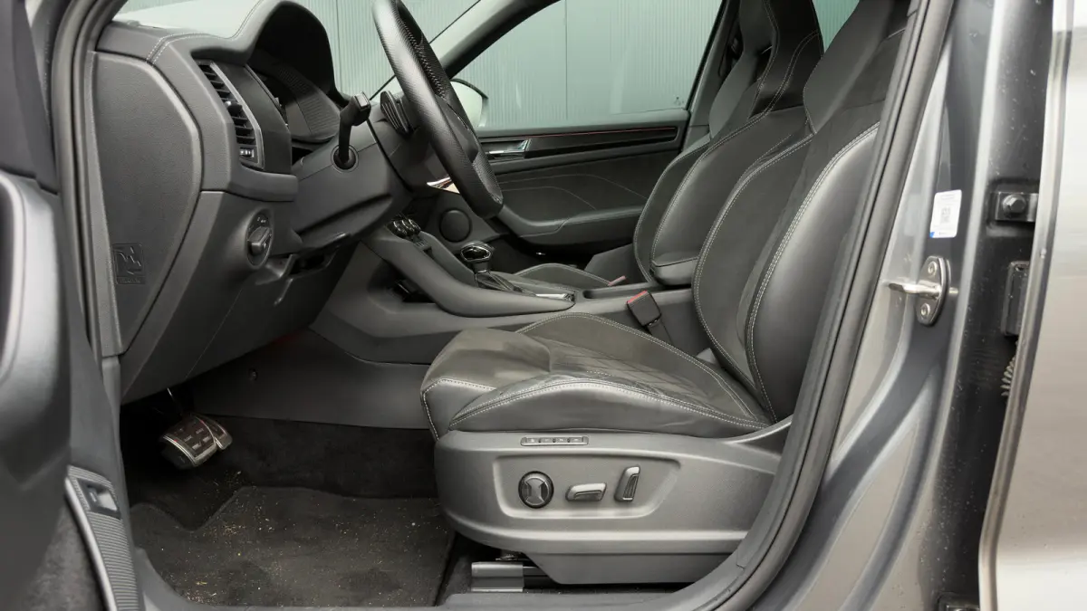 150pk 1.5 TSI Sportline Business | Panoramadak | Cruise Control | Achteruitrijcamera | Alcantara | 20" |