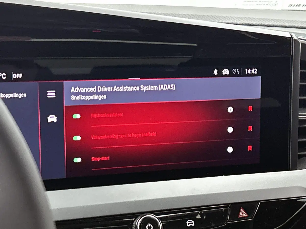 1.2 145pk Hybrid Ultimate Automaat | Tot 8 Jaar Garantie | Elektrisch Verstelb. Bestuurdersstoel | Adaptieve Cruise Control | Dodehoekdetectie | Stoel-/Stuurverwarming | Camera | Keyless Ent