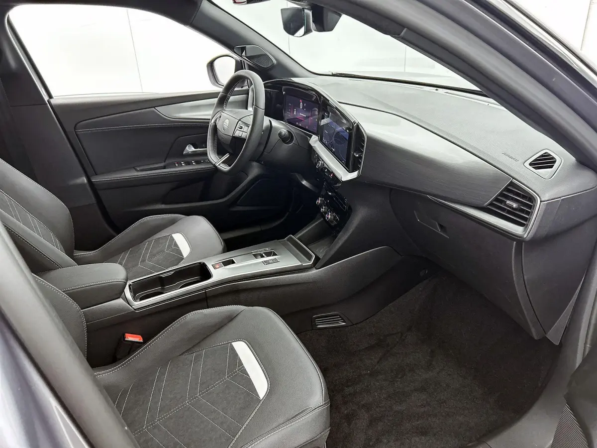 1.2 145pk Hybrid Ultimate Automaat | Tot 8 Jaar Garantie | Elektrisch Verstelb. Bestuurdersstoel | Adaptieve Cruise Control | Dodehoekdetectie | Stoel-/Stuurverwarming | Camera | Keyless Ent