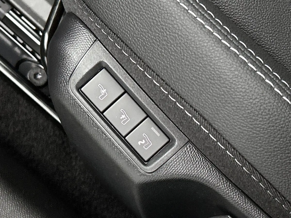 1.2 145pk Hybrid Ultimate Automaat | Tot 8 Jaar Garantie | Elektrisch Verstelb. Bestuurdersstoel | Adaptieve Cruise Control | Dodehoekdetectie | Stoel-/Stuurverwarming | Camera | Keyless Ent