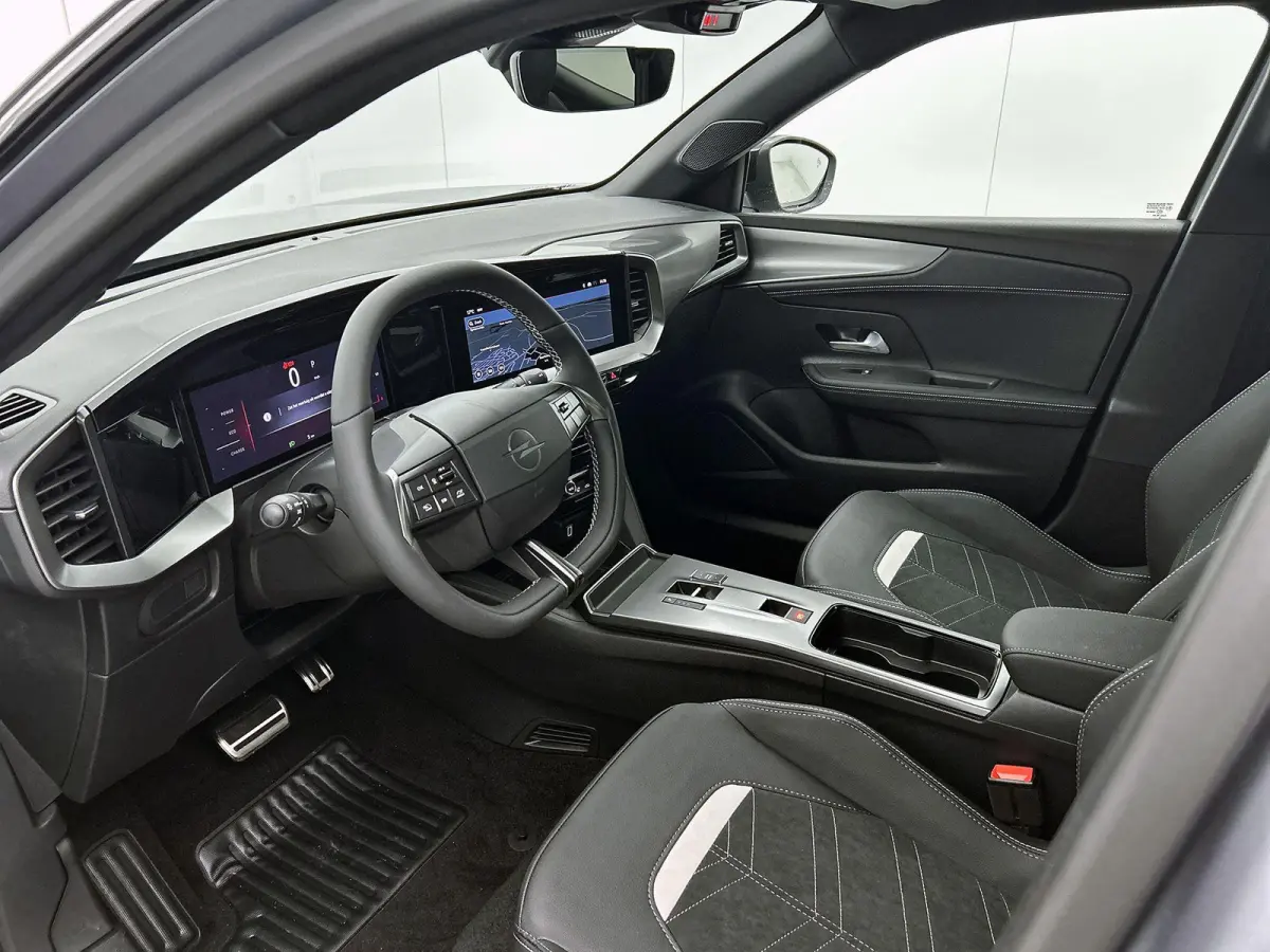 1.2 145pk Hybrid Ultimate Automaat | Tot 8 Jaar Garantie | Elektrisch Verstelb. Bestuurdersstoel | Adaptieve Cruise Control | Dodehoekdetectie | Stoel-/Stuurverwarming | Camera | Keyless Ent
