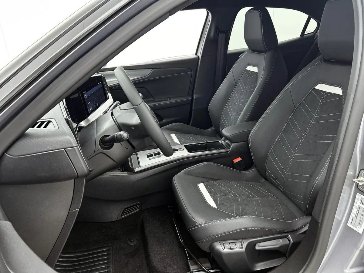 1.2 145pk Hybrid Ultimate Automaat | Tot 8 Jaar Garantie | Elektrisch Verstelb. Bestuurdersstoel | Adaptieve Cruise Control | Dodehoekdetectie | Stoel-/Stuurverwarming | Camera | Keyless Ent