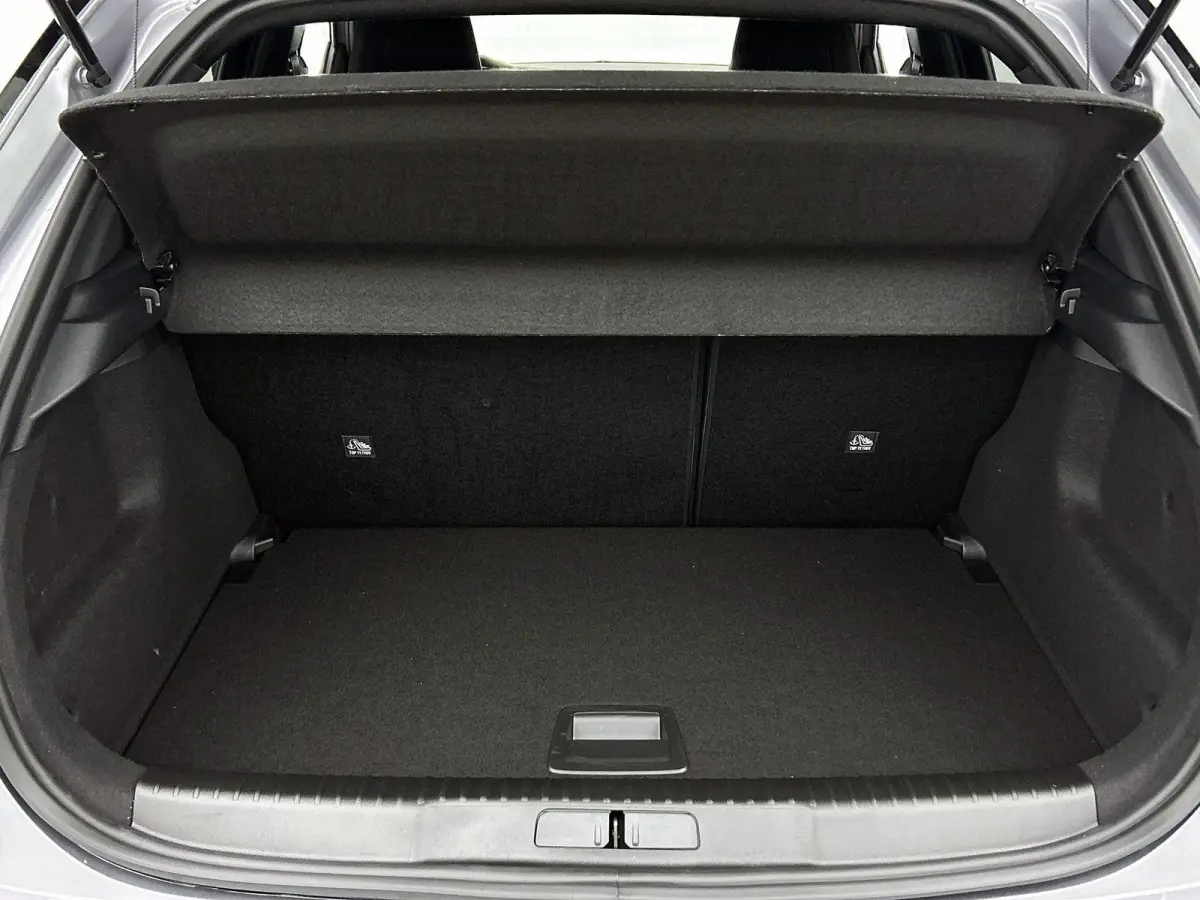 1.2 145pk Hybrid Ultimate Automaat | Tot 8 Jaar Garantie | Elektrisch Verstelb. Bestuurdersstoel | Adaptieve Cruise Control | Dodehoekdetectie | Stoel-/Stuurverwarming | Camera | Keyless Ent