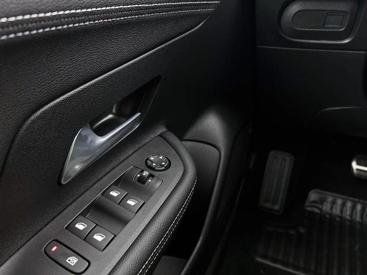 1.2 145pk Hybrid Ultimate Automaat | Tot 8 Jaar Garantie | Elektrisch Verstelb. Bestuurdersstoel | Adaptieve Cruise Control | Dodehoekdetectie | Stoel-/Stuurverwarming | Camera | Keyless Ent