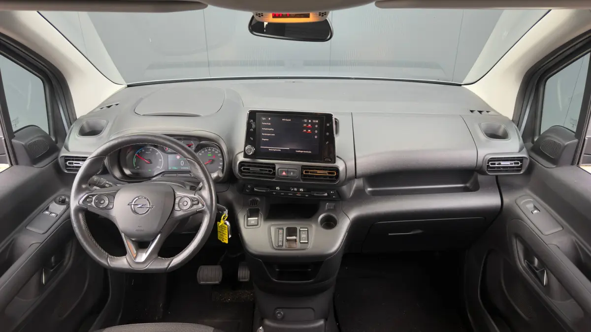136pk L1H1 Edition 50 kWh | SOH: 91,63% | Trekhaak | Achteruitrijcamera | Cruise Control | Carplay |