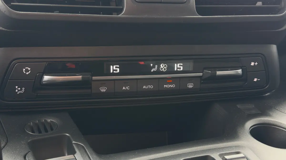 136pk L1H1 Edition 50 kWh | SOH: 91,63% | Trekhaak | Achteruitrijcamera | Cruise Control | Carplay |