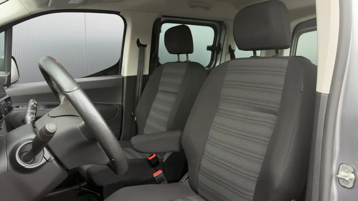 136pk L1H1 Edition 50 kWh | SOH: 91,63% | Trekhaak | Achteruitrijcamera | Cruise Control | Carplay |