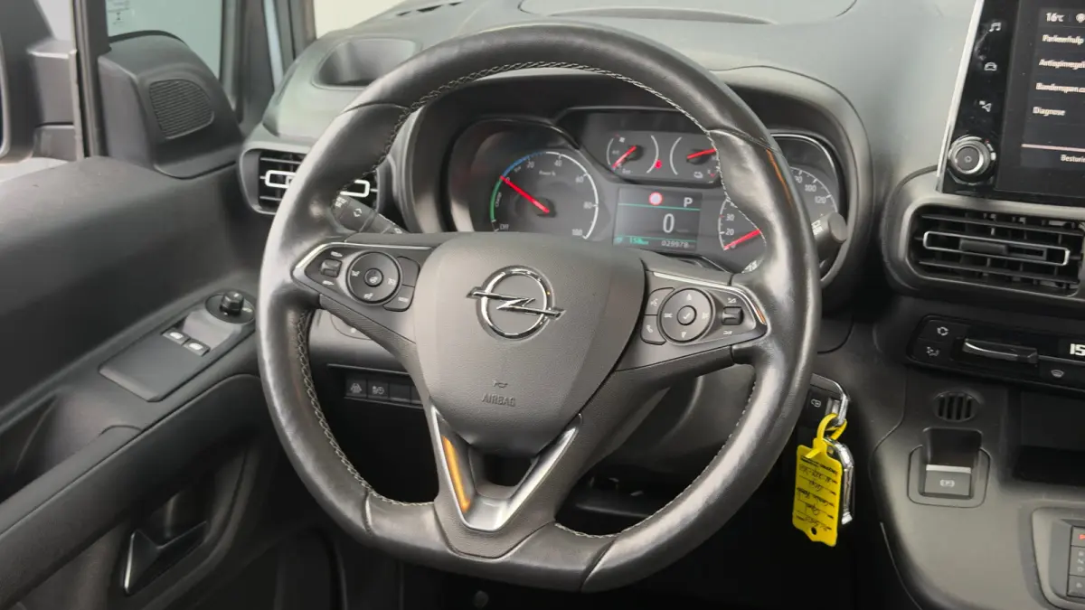 136pk L1H1 Edition 50 kWh | SOH: 91,63% | Trekhaak | Achteruitrijcamera | Cruise Control | Carplay |