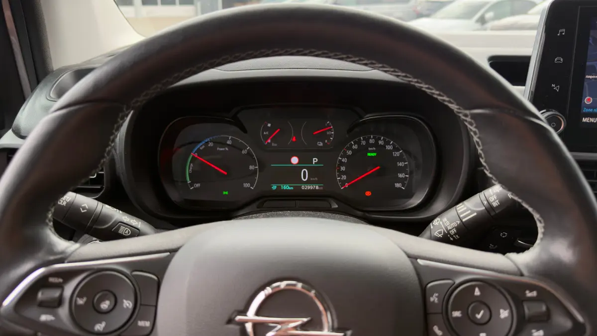 136pk L1H1 Edition 50 kWh | SOH: 91,63% | Trekhaak | Achteruitrijcamera | Cruise Control | Carplay |