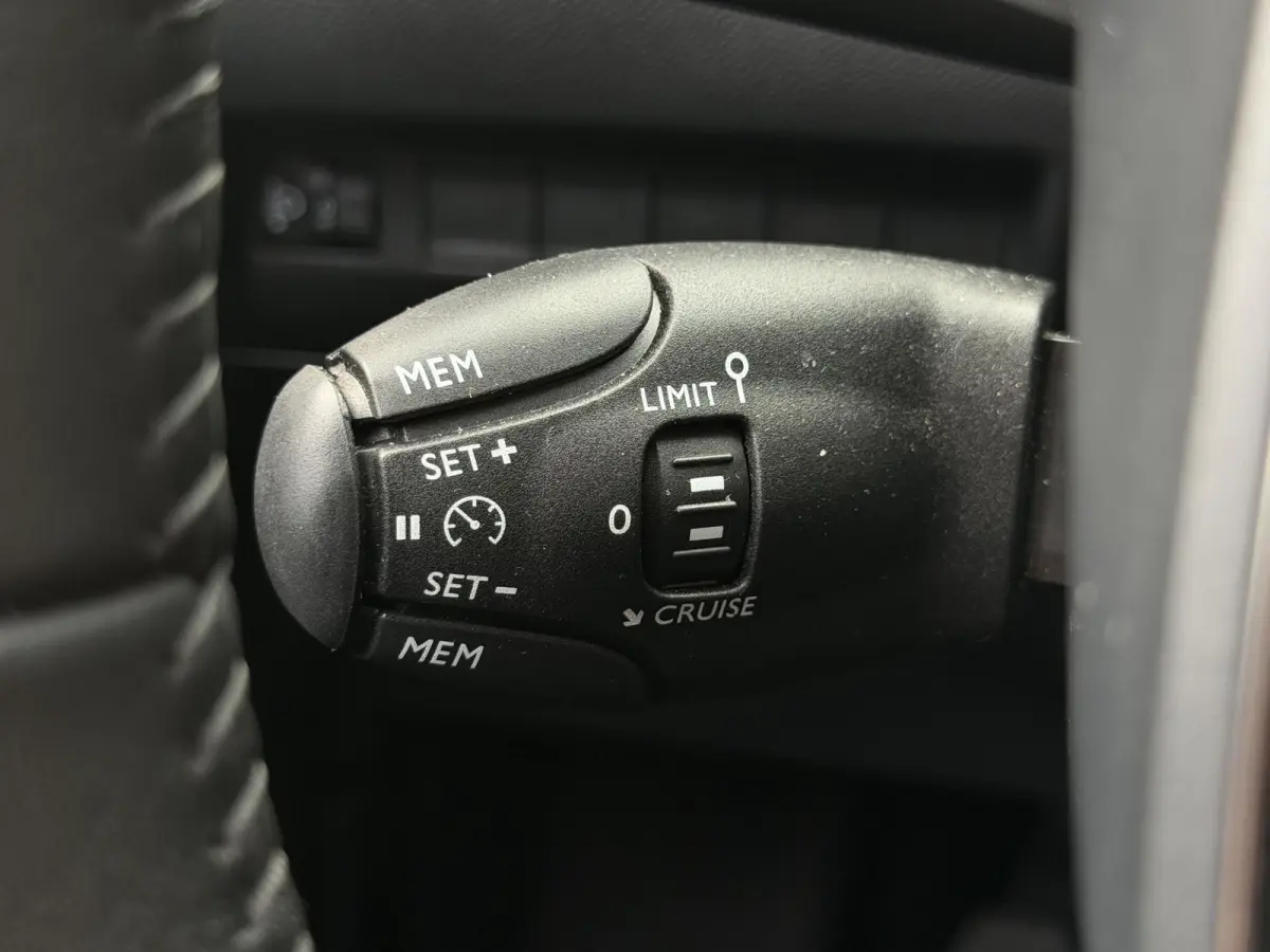 1.2 PureTech 100 Allure Cruise | Clima | Carplay | PDC ( Vestiging - Nieuwegein )