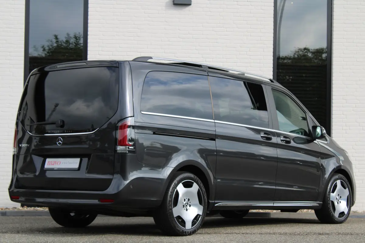 300d / AMG / Exclusive / 7-Pers / Pano / Luchtv / Elec Stoel / Burmester / Vol Opties / NIEUW!!