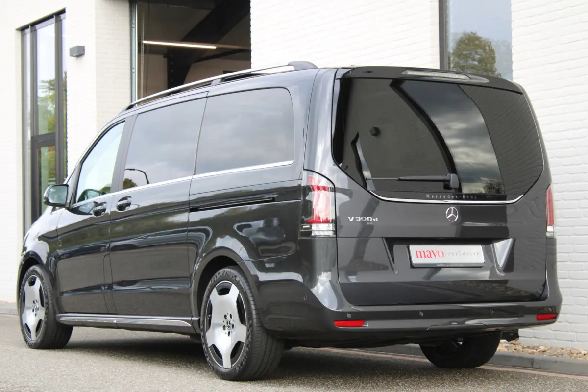 300d / AMG / Exclusive / 7-Pers / Pano / Luchtv / Elec Stoel / Burmester / Vol Opties / NIEUW!!