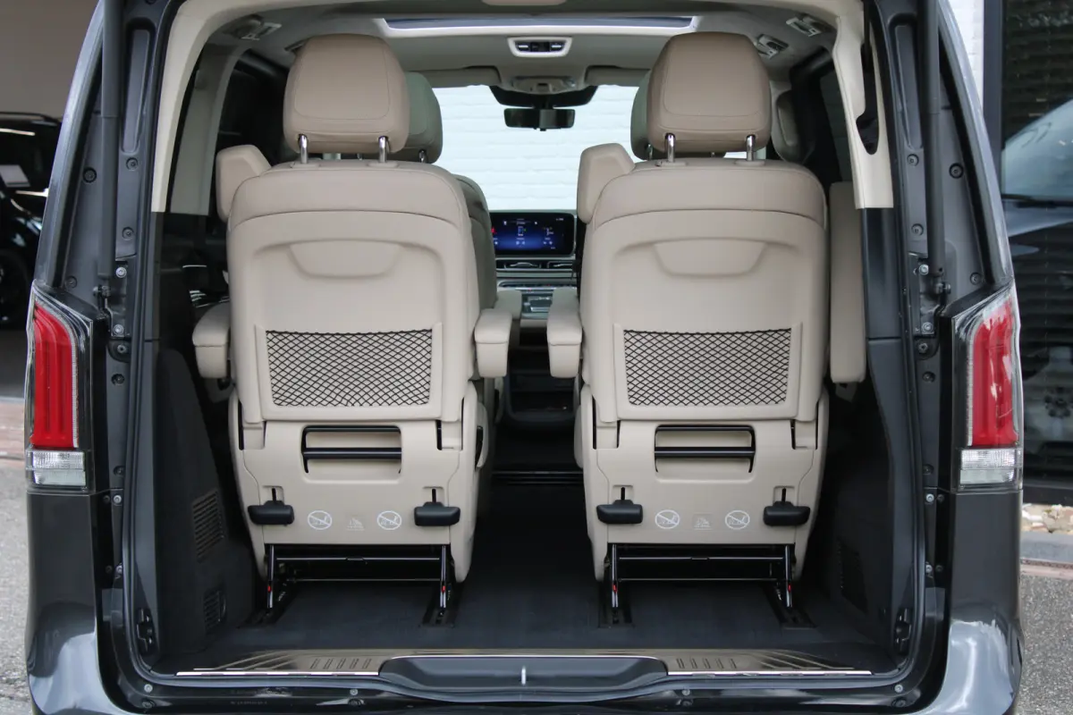 300d / AMG / Exclusive / 7-Pers / Pano / Luchtv / Elec Stoel / Burmester / Vol Opties / NIEUW!!