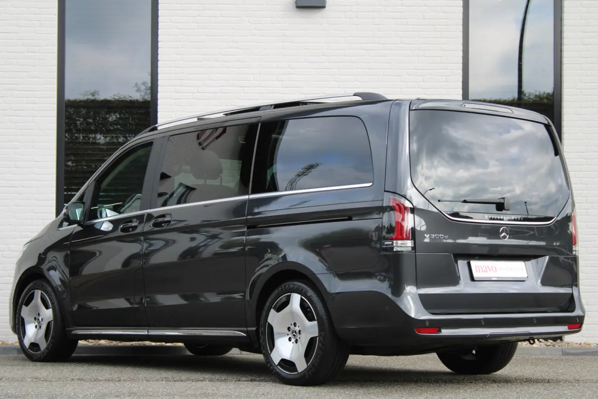 300d / AMG / Exclusive / 7-Pers / Pano / Luchtv / Elec Stoel / Burmester / Vol Opties / NIEUW!!