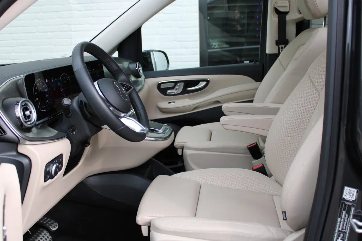 300d / AMG / Exclusive / 7-Pers / Pano / Luchtv / Elec Stoel / Burmester / Vol Opties / NIEUW!!